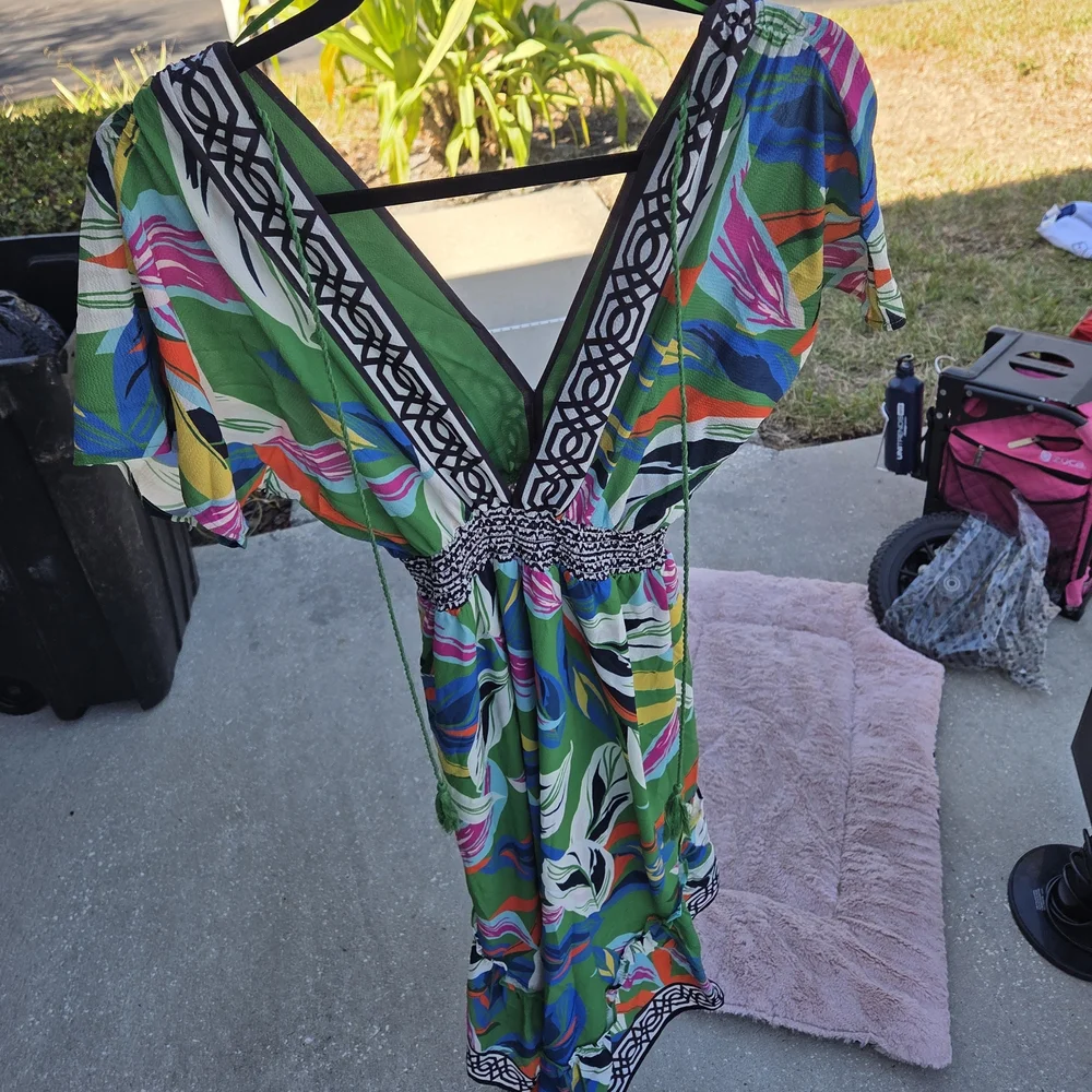 Flying Tomato Green and White Dress XS High Low. Deep Neck Plunge - Picture 2 of 7